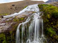 Wunderschöner unbenannter Wasserfall am Reyðarfjörður - Ostfjorde